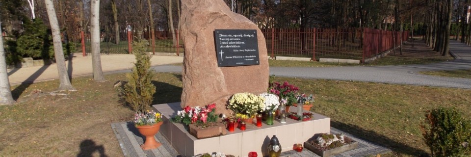 Pamiątkowy kamień księdza Jerzego Popiełuszki