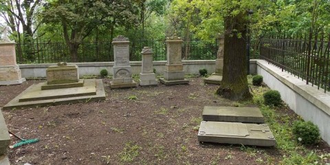 Pozostałości cmentarza przykościelnego w Zerzniu
